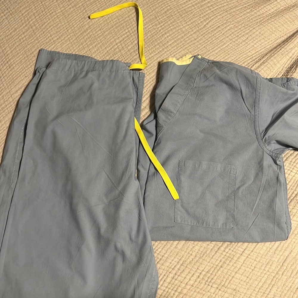 Surgical scrubs